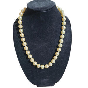 (SOLD) Vintage Faux Pearl Necklace 24"